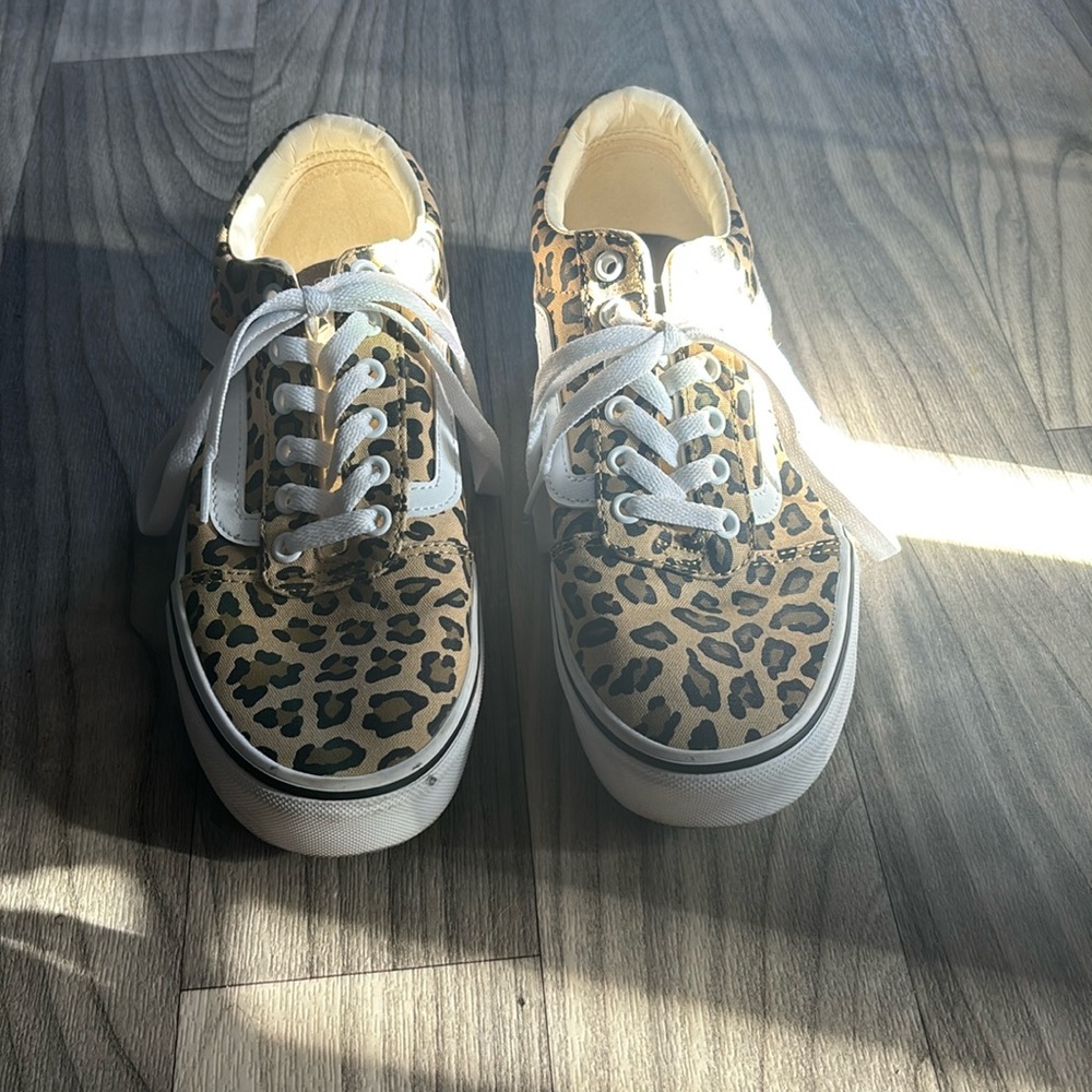 Women leopard print vans